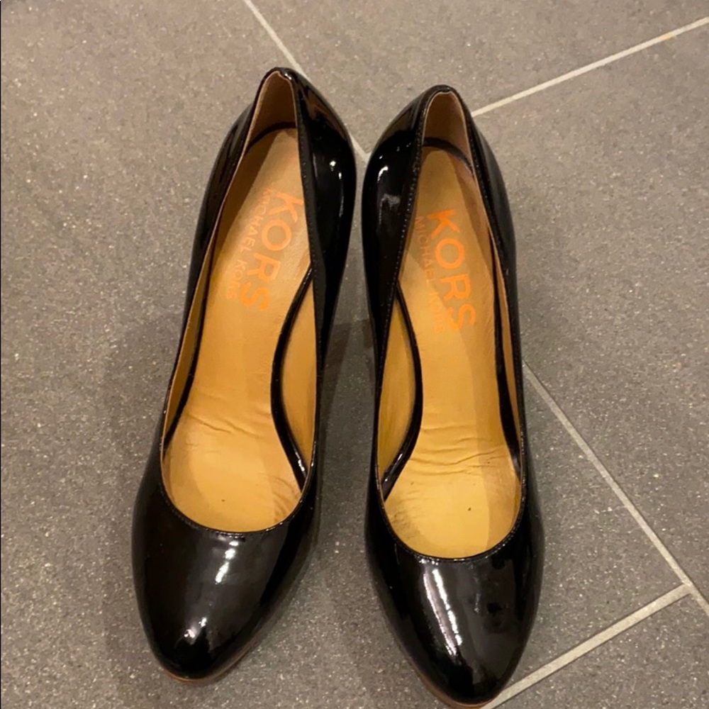 Kors Michael Kors shiny black heels. Size 8 1/2